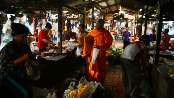 Phnom Penh Cambodia Março 2017 População Local Mercado Russo Phnom — Vídeo de Stock