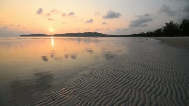 Koh Rong Sanloem Adası, Kamboçya, Asya sahilinde gün doğumu