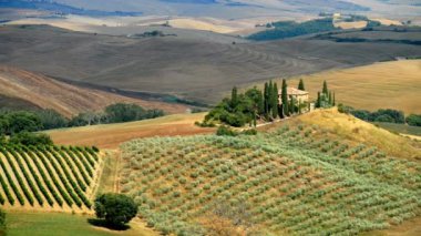 Sabahın erken saatlerinde San Quirico dOrcia, Toskana, İtalya