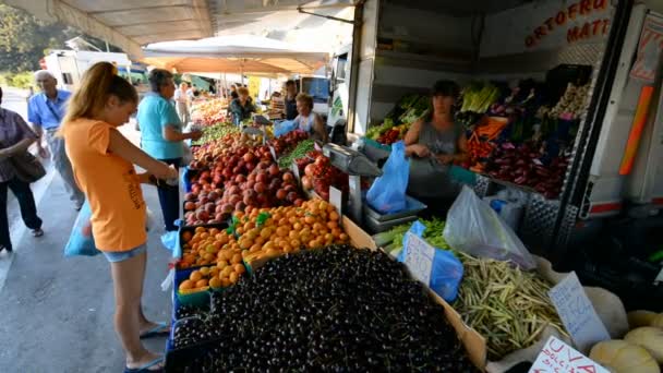 Siena Itália Julho 2015 Pessoas Compram Legumes Mercado Local Siena — Vídeo de Stock