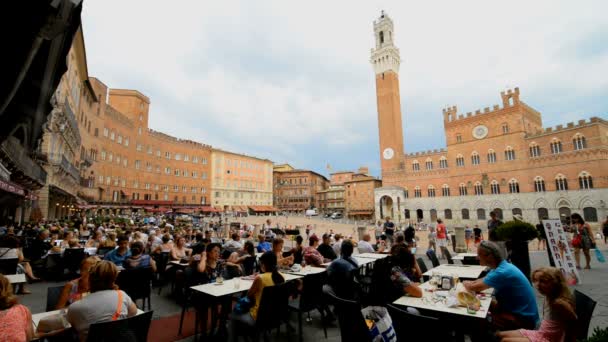Siena Italien Juli 2015 Campotorget Med Mangia Tower Som Landmärke — Stockvideo