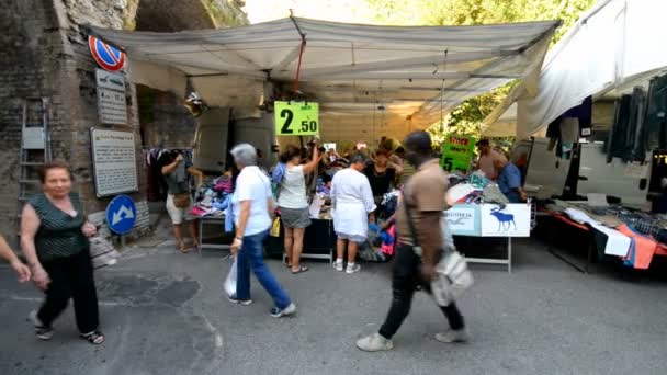 シエナ イタリア 7月2015 人々はシエナ トスカーナ イタリアの町で市場で買い物 — ストック動画