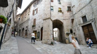 Assisi, İtalya - 25, 2015: Assisi, İtalya 'da sokak