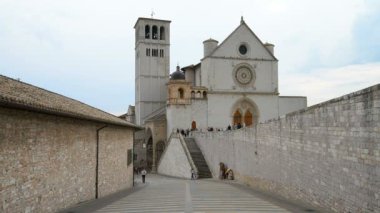 ASSISI, ITALY - 3 Mayıs 2018: St. Chiara Bazilikası, Assisi, Umbria, İtalya