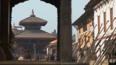 BHAKTAPUR, NEPAL - 25 Aralık 2017: Taumadhi Meydanı, Bhaktapur, Nepal, Asya.
