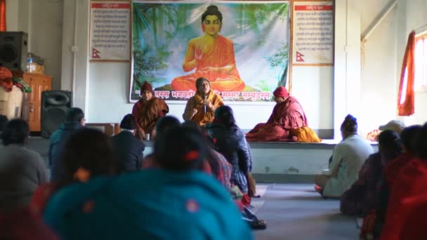 Panauti Nepal 20Th Grudzień 2017 Miejscowa Ludność Spotkaniu Buddyjskimi Mnichami — Wideo stockowe