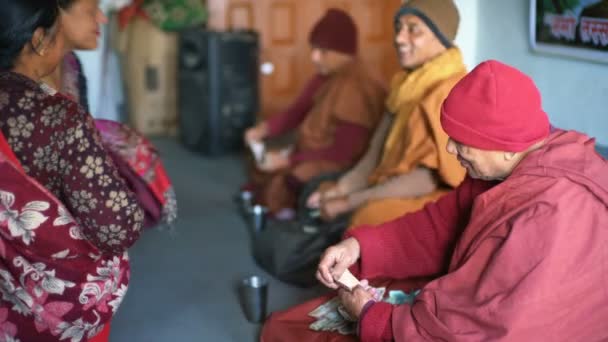 Panauti Nepal December 2017 Lokalbefolkningen Mötet Med Buddistmunkar Firandet Panauti — Stockvideo
