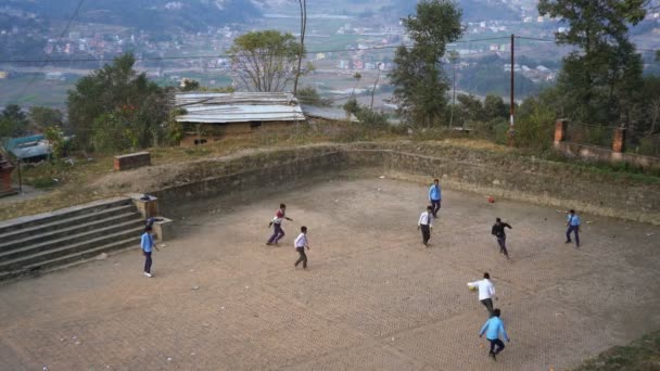 Changunarayan Nepal December 2017 Lokala Pojkar Spelar Fotboll Changunarayan Nepal — Stockvideo