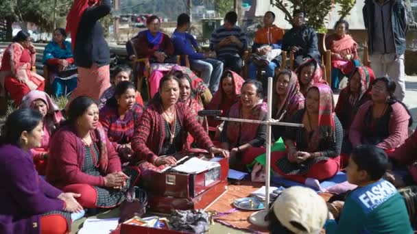 Panauti Nepal Diciembre 2017 Mujeres Cantando Tocando Armonio Sobre Celebración — Vídeos de Stock