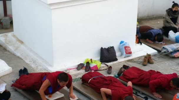 Kathmandu Nepal 24Th December 2017 Praying Monks Boudhanath Stupa Kathmandu — Stock Video