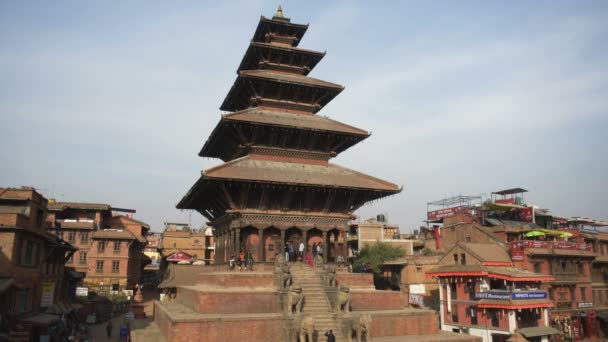 Bhaktapur Nepal 12月2017 タウマディ広場 バクタプル ネパール アジアの地元の人々と観光客 — ストック動画