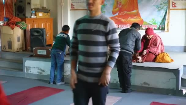 Panauti Nepal Diciembre 2017 Gente Local Encuentro Con Monjes Budistas — Vídeos de Stock