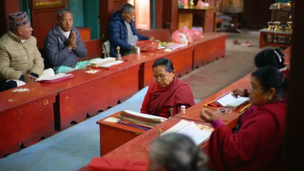 Patan Nepal 28Th December 2017 Praying Monks Golden Temple Patan — Stock Video
