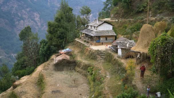 2017年12月3日 尼泊尔托尔卡 亚洲托尔卡村农村住宅的外部 Annapurna基地徒步旅行 — 图库视频影像