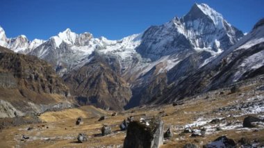 Annapurna Ana Kampı, Nepal, Annapurna pisti, Himalaya, Asya 'dan Machapuchare dağ manzarası.