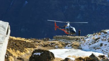 ANNAPURNA Üs Kampı, NEPAL - 11 Aralık 2017: Annapurna ana kampı, ABC, Nepal, Asya.