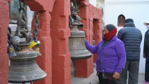 Kathmandu Nepal December 2017 Pilgrimer Boudhanath Stupa Katmandu Nepal Asien — Stockvideo