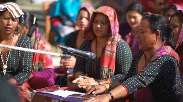 Panauti Nepal Diciembre 2017 Mujeres Cantando Tocando Armonio Sobre Celebración — Vídeos de Stock