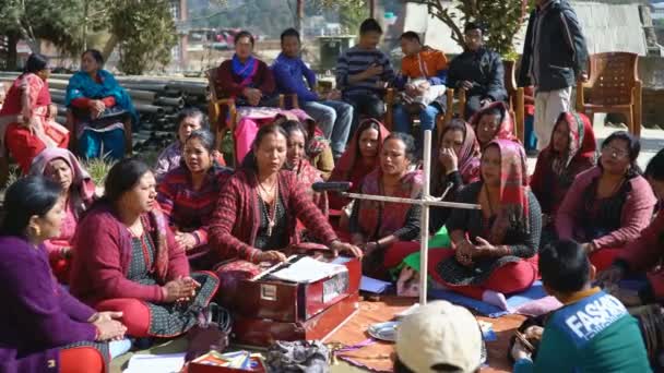 Panauti Nepal Dezembro 2017 Mulheres Cantando Tocando Harmônio Celebração Panauti — Vídeo de Stock