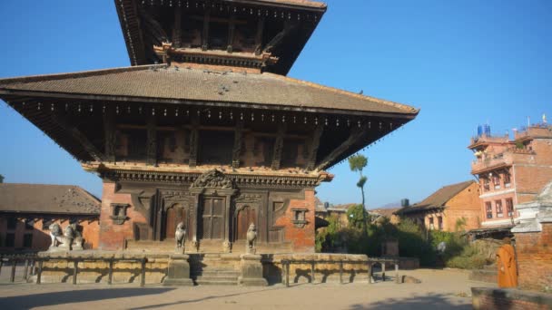 Bhaktapur Nepal December 2017 Lokalbefolkning Och Turister Taumadhi Torget Bhaktapur — Stockvideo