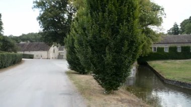 Fontenay Manastırı, Fransa 'nın Cote-d' Or kentinde, Montbard yakınlarındaki Marmagne komününde bulunan eski bir manastır..