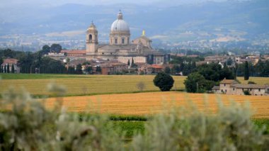 Burgundy, Fransa, AB ve Avrupa 'daki Romanesk Cluny Kilisesi
