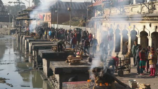 Kathmandu Nepal Prosince 2017 Cremation Shore River Pashupatinath Temple Kathmandu — Stock video