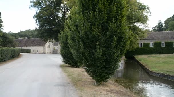 フォンテナイ修道院 フォンテナイきょうわ フランスのコテ ドール県モンバール近郊のマルマニュにある旧シトー会修道院である — ストック動画