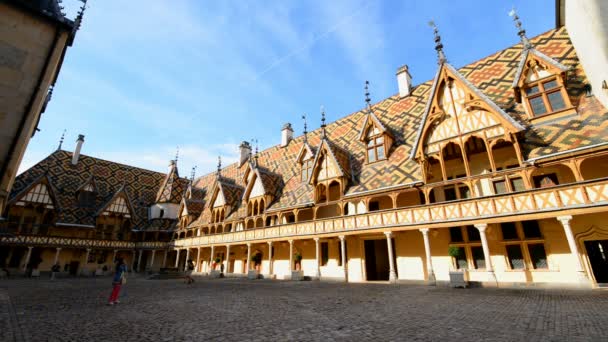 Francia Playa Julio 2015 Patio Icónico Del Hotel Dieu Beaune — Vídeos de Stock