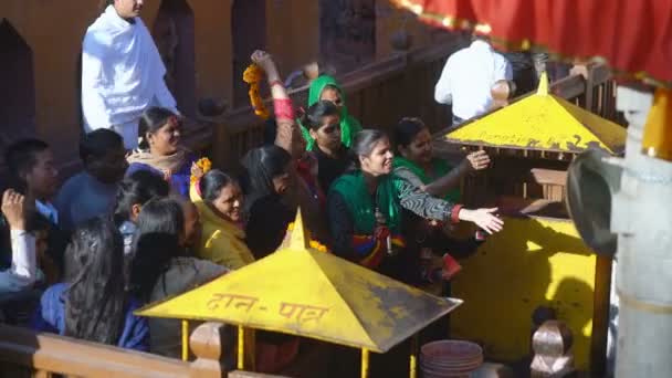 Kathmandu Nepal 25Th December 2017 Туристи Паломники Храмі Будханилкантха Reclining — стокове відео