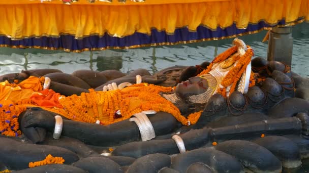 Kathmandu Nepal 25Th December 2017 Interior Budhanilkantha Temple Reclining Buddha — 图库视频影像