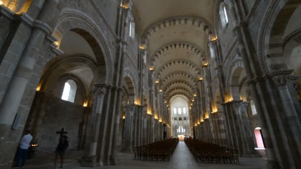 Francja Wezelia Lipiec 2015 Interier Słynnej Romańskiej Bazyliki Magdaleny Vezelay — Wideo stockowe