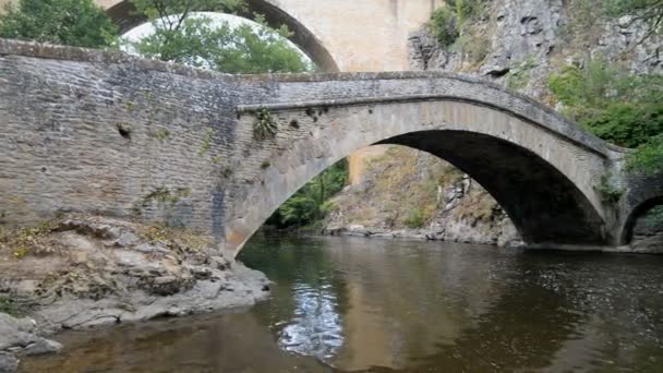 Vecchio Ponte Pietra Sul Fiume Cure Nel Pierre Perthuis Borgogna — Video Stock