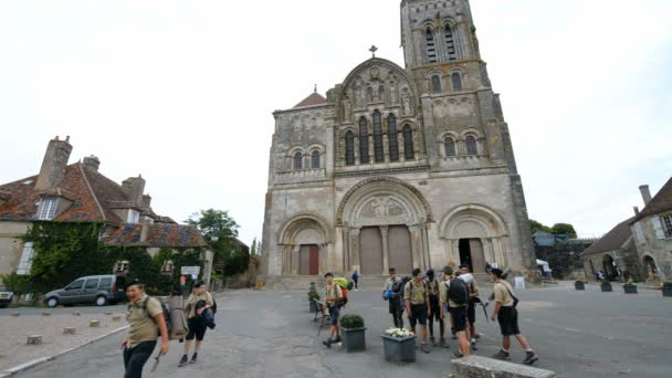 Frankrike Vezelay Juli 2015 Berömd Romansk Basilika Magdalena Bakgrunden Vezelay — Stockvideo