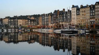Normandiya'daki Honfleur liman
