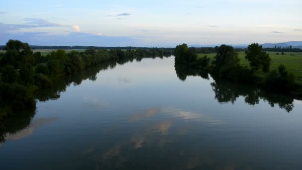 Floden Loire nära Macon — Stockvideo