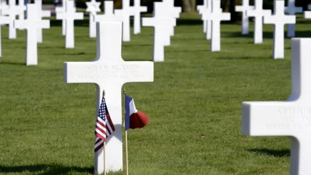 Yr av amerikanska soldater dödade nära Normandie — Stockvideo