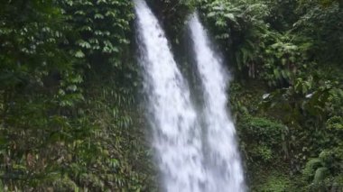 Senaru'da Sindang Gila Şelalesi