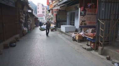 Sapa sabah pazarında sokak sahnesi