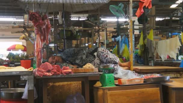 Уличная сцена на утреннем рынке Сапа — стоковое видео