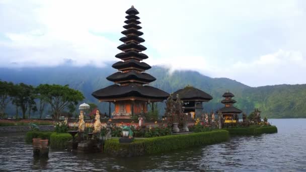 Pura Ulun Danu Temple — Stock Video