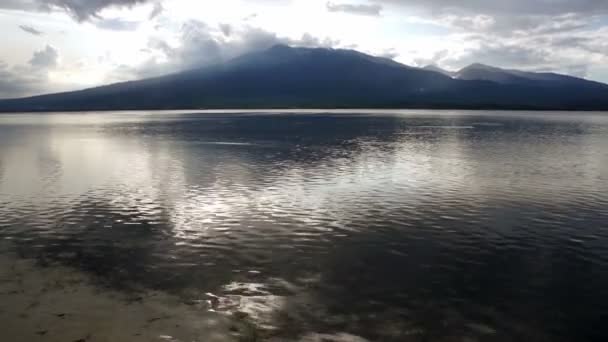 Вулкан Ріняні в Індонезії — стокове відео