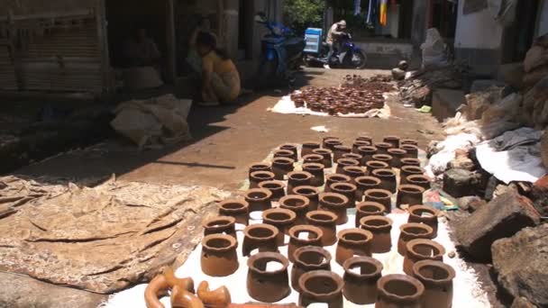 A fazekasok dolgoznak Lombok — Stock videók