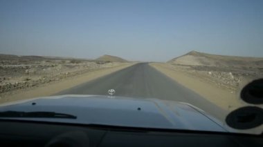 Bir arazi aracı seyahat