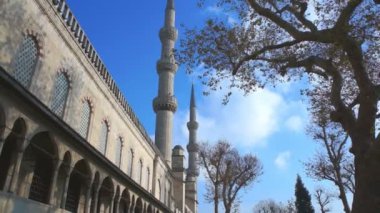Mavi gökyüzü mavi Camii