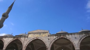 Mavi gökyüzü mavi Camii