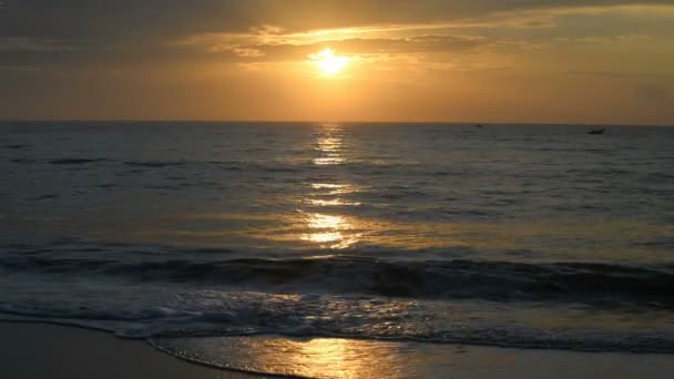 Nascer do sol na costa sul do Sri Lanka — Vídeo de Stock