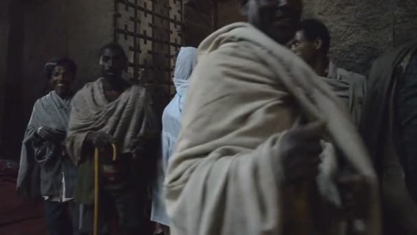 Pilgrims praying in the church — Stock Video