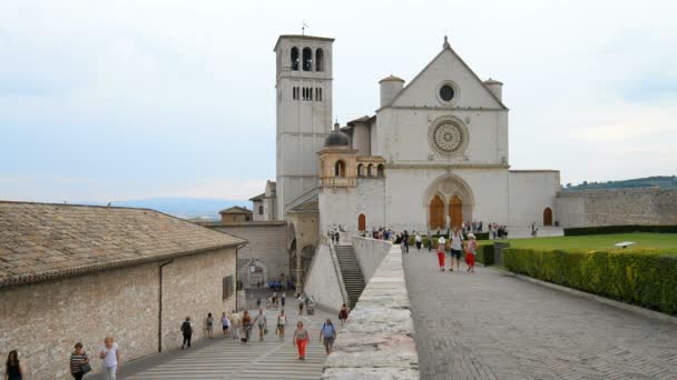 Scena di strada con Basilica di San Francesco — Video Stock