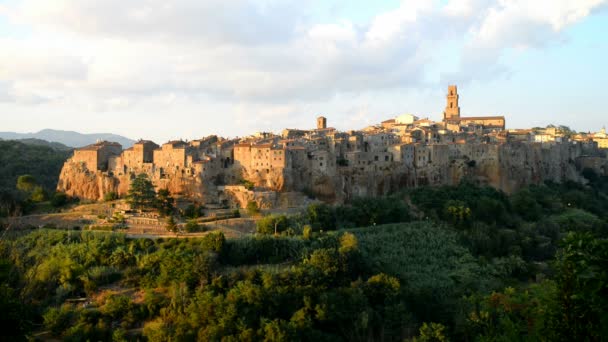 Town of Pitigliano at sunset — Stock Video